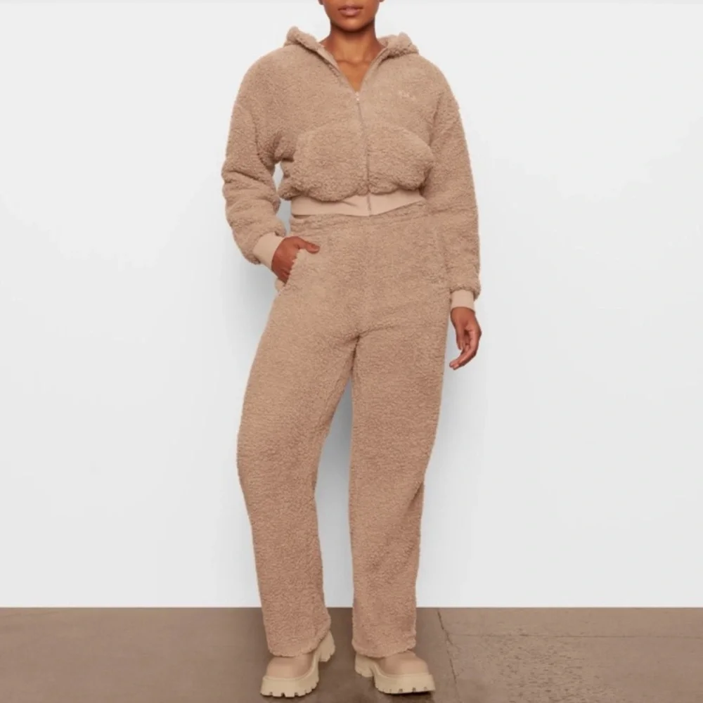 SKIMS Teddy Track Pants Desert‎ Brown M Long - Picture 3 of 15